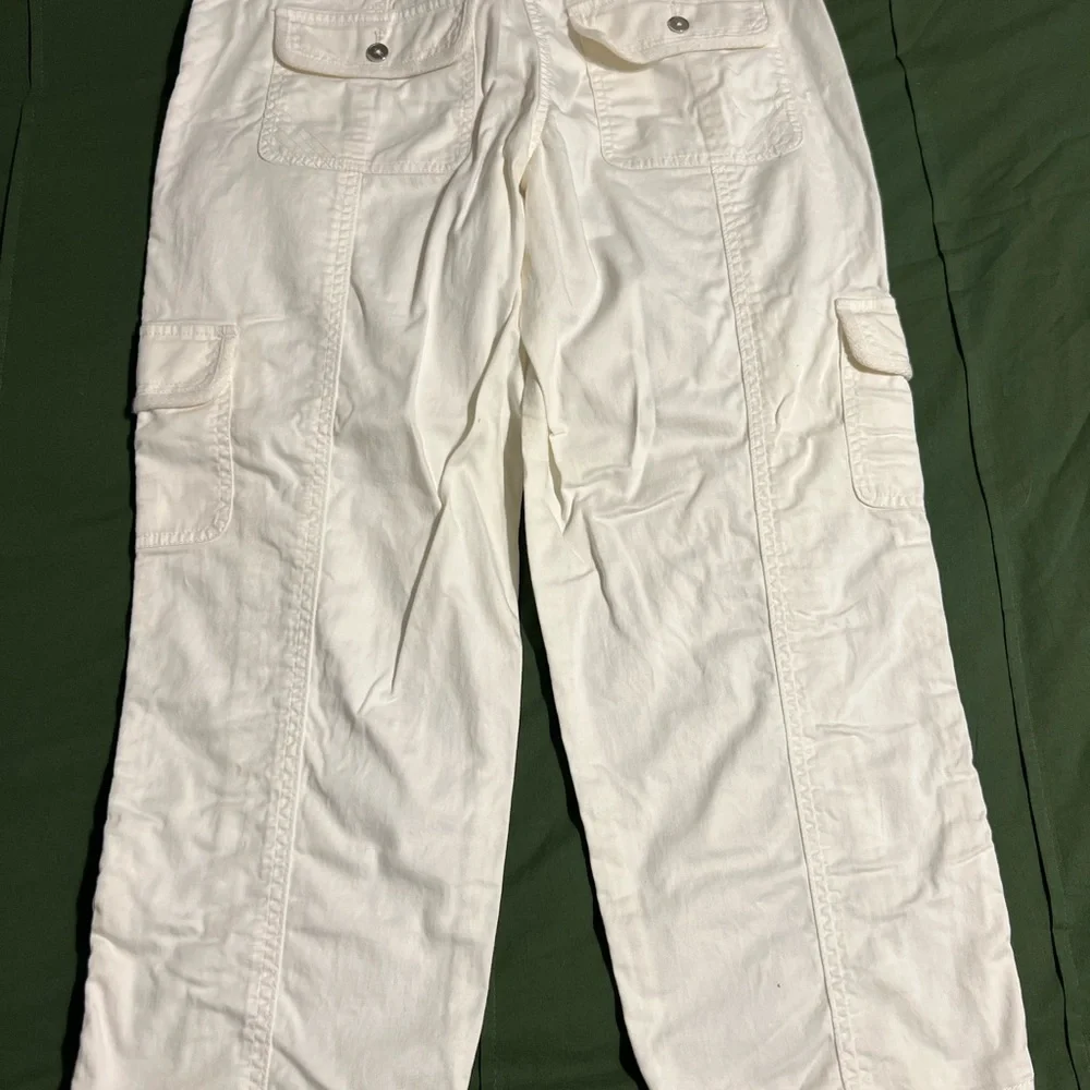 White House Black Market Ivory Cargo Pants Size 8 - Picture 4 of 6